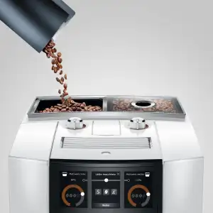 SoMe_J8-twin_det_Di-Wh_beancontainer_filling_left_1200x1200px_de (Copy).jpg
