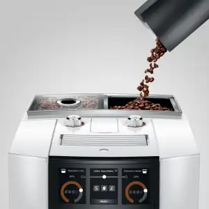 SoMe_J8-twin_det_Di-Wh_beancontainer_filling_right_1200x1200px_de (Copy).jpg