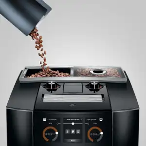 SoMe_J8-twin_det_Di-Bl_beancontainer_filling-left_1200x1200px_en (Copy).jpg