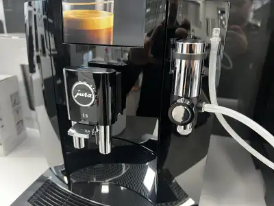 Uchwyt na wężyk do mleka JURA E8 (EB)