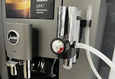 Uchwyt na wężyk do mleka JURA W8